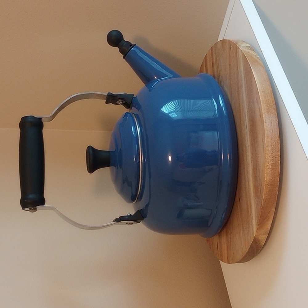 📸 SALE Le Creuset Tea Kettle